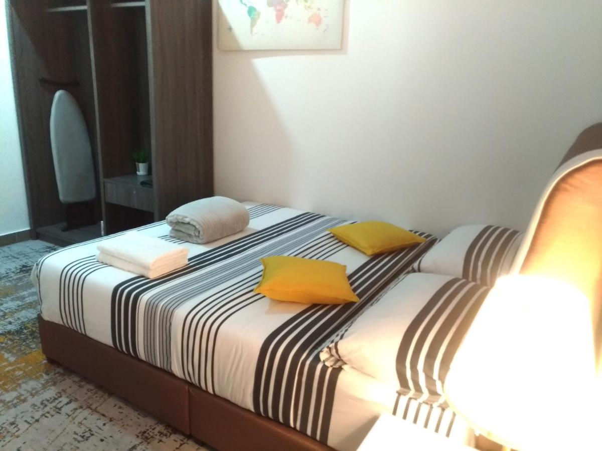 Golden Troika Kota Bharu - 2 Bedrooms Bagian luar foto